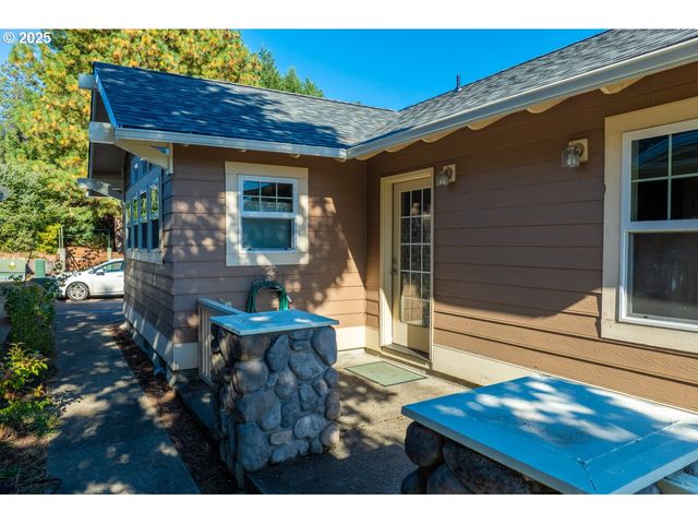 369 B St, Elkton, OR 97436