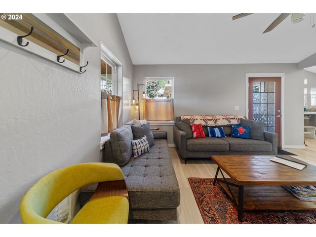 369 B St, Elkton, OR 97436