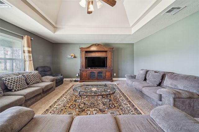 54555 E 340 Road, Jay, OK 74346