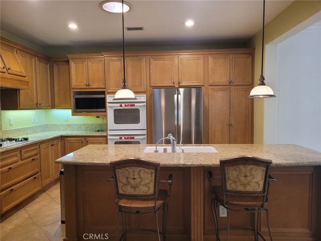 1 Saintsbury, Irvine, CA 92602
