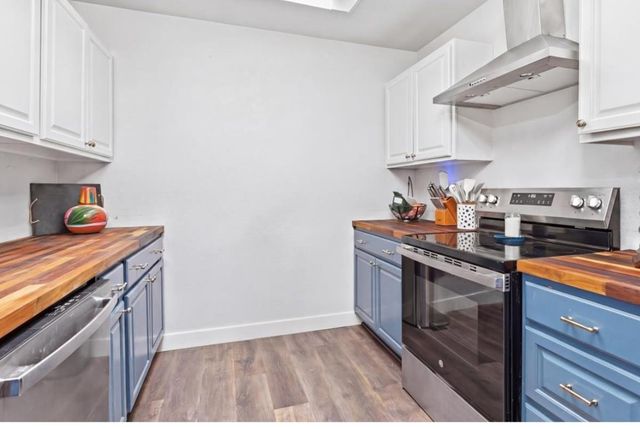 1327 Elena Dr, Ripon, CA 95366