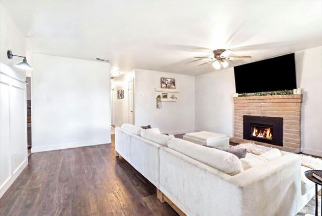 1327 Elena Dr, Ripon, CA 95366