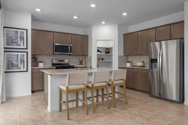 1701 Apiary Way, Hughson, CA 95326