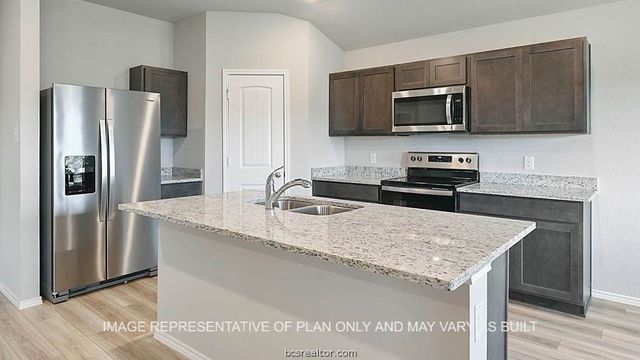 497 Harvest Lake Drive, Snook, TX 77878