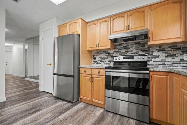 3405 Emerald Oaks Drive, Hollywood, FL 33021