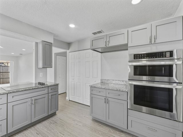 10707 CROWNGATE LANE, Tampa, FL 33624