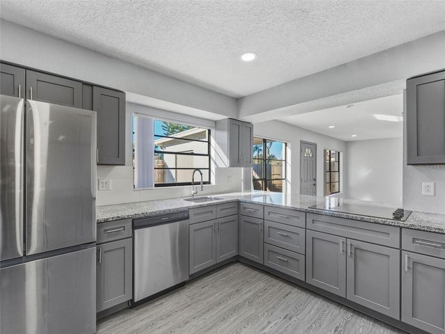 10707 CROWNGATE LANE, Tampa, FL 33624