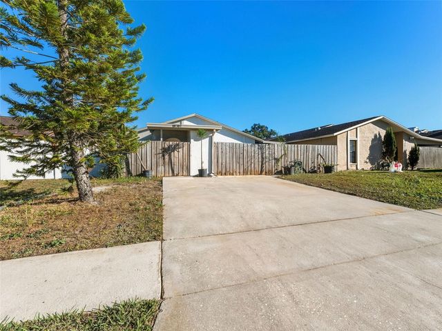 10707 CROWNGATE LANE, Tampa, FL 33624