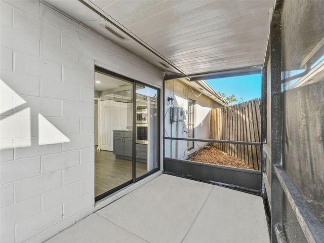 10707 CROWNGATE LANE, Tampa, FL 33624