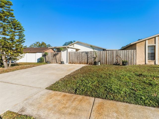 10707 CROWNGATE LANE, Tampa, FL 33624
