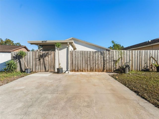 10707 CROWNGATE LANE, Tampa, FL 33624