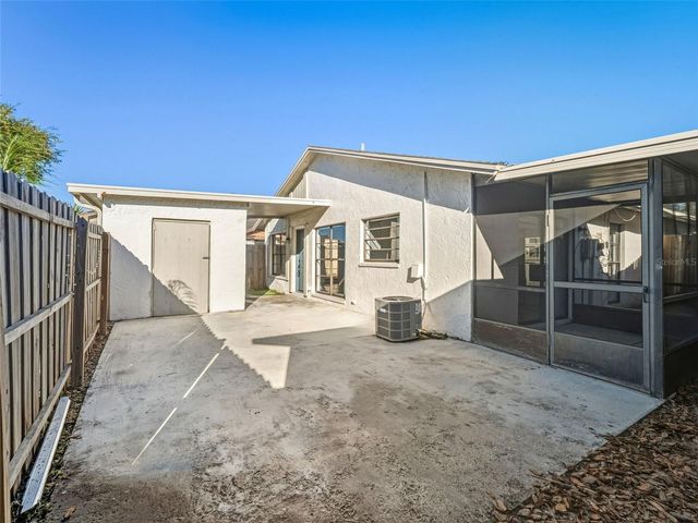 10707 CROWNGATE LANE, Tampa, FL 33624