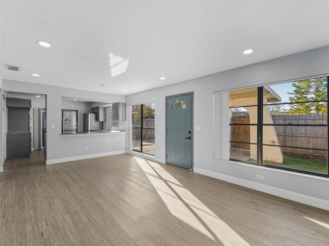 10707 CROWNGATE LANE, Tampa, FL 33624