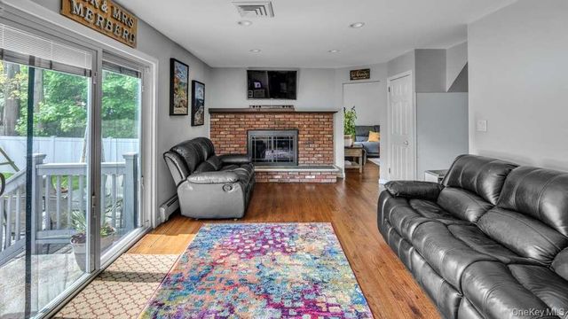 16 Kingsley Road, Huntington, NY 11743