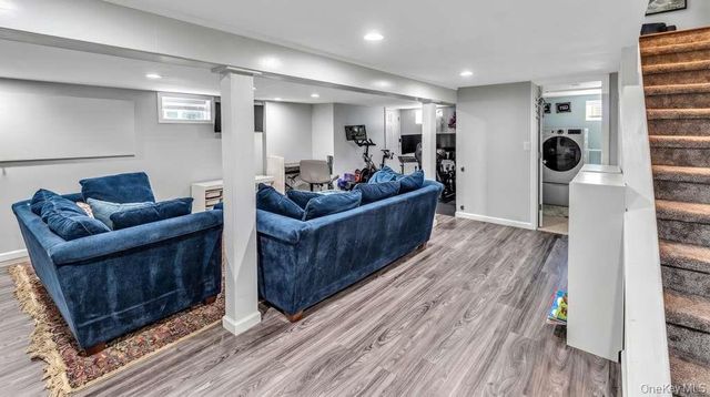 16 Kingsley Road, Huntington, NY 11743