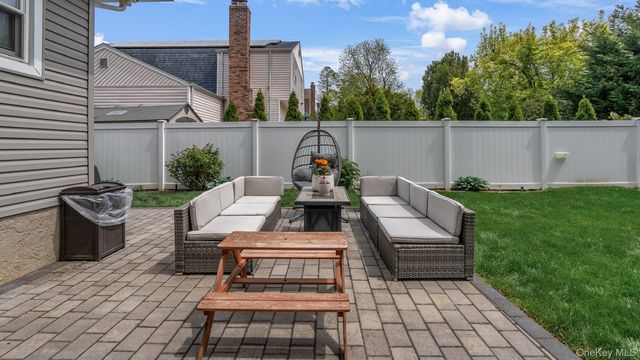16 Kingsley Road, Huntington, NY 11743