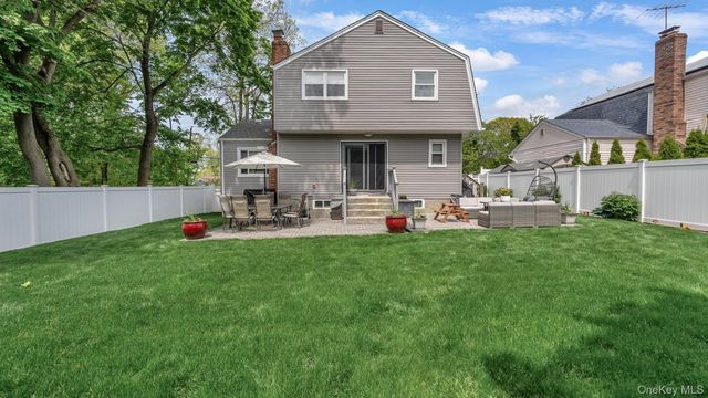 16 Kingsley Road, Huntington, NY 11743