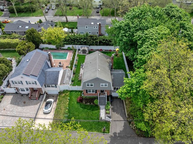 16 Kingsley Road, Huntington, NY 11743
