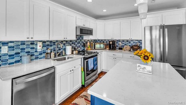 16 Kingsley Road, Huntington, NY 11743