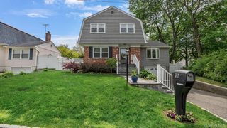 16 Kingsley Road, Huntington, NY 11743