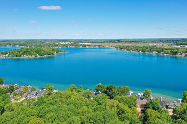 21373 Sail Bay Drive, Cassopolis, MI 49031