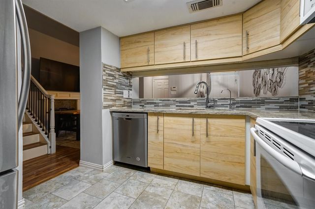 2601 Augusta Drive 26, Houston, TX 77057