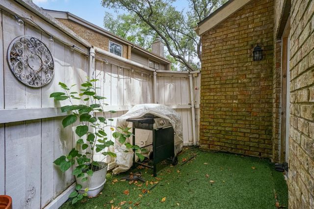 2601 Augusta Drive 26, Houston, TX 77057