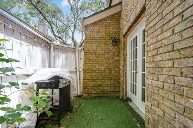 2601 Augusta Drive 26, Houston, TX 77057