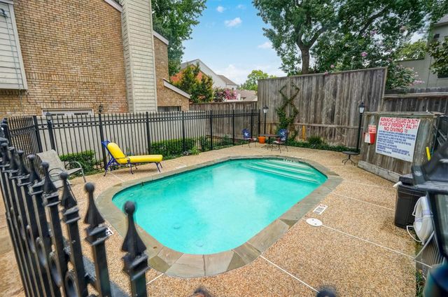 2601 Augusta Drive 26, Houston, TX 77057