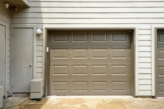 2601 Augusta Drive 26, Houston, TX 77057