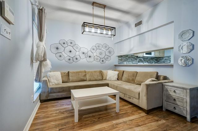 2601 Augusta Drive 26, Houston, TX 77057