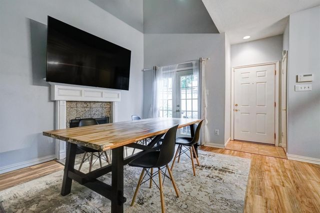 2601 Augusta Drive 26, Houston, TX 77057