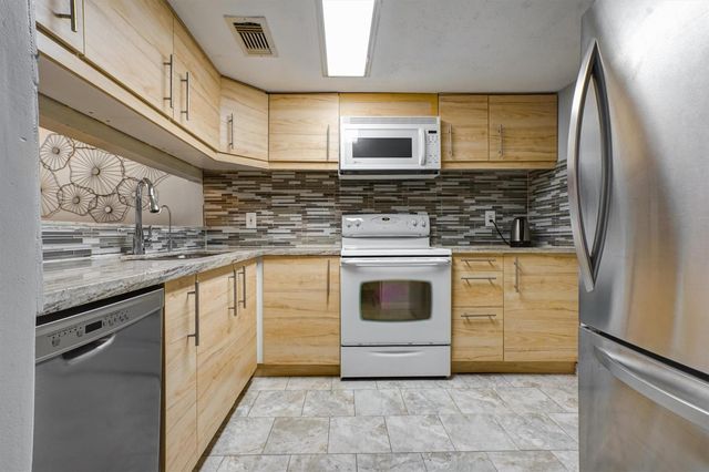 2601 Augusta Drive 26, Houston, TX 77057