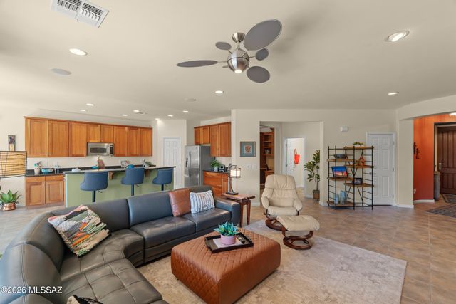 2292 E Skywalker Way, Green Valley, AZ 85614