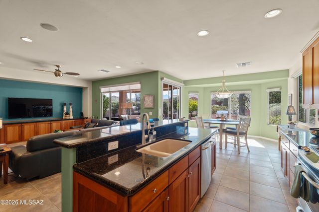 2292 E Skywalker Way, Green Valley, AZ 85614