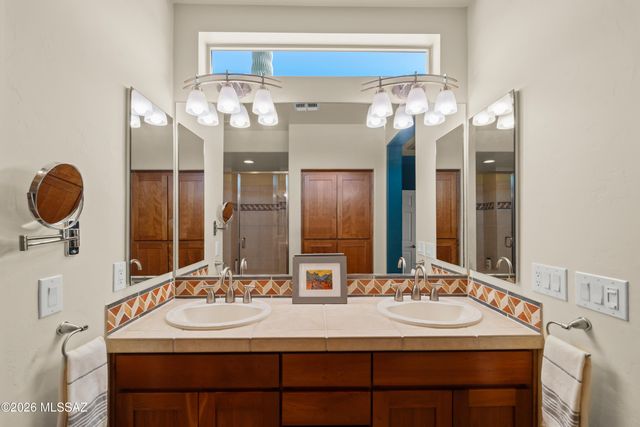 2292 E Skywalker Way, Green Valley, AZ 85614