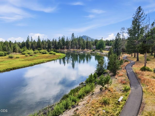 16722 Stage Stop Drive, Bend, OR 97707