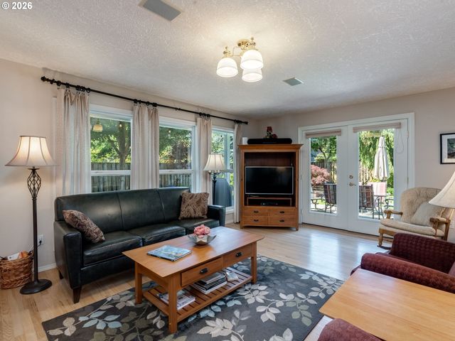 2145 Nw CHRYSTAL Dr, Mc Minnville, OR 97128