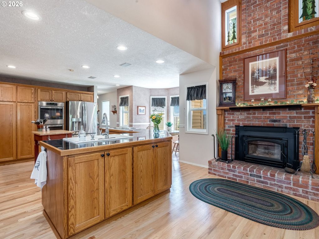 Image 17 of property listing at 2145 Nw CHRYSTAL Dr, Mc Minnville, OR 97128