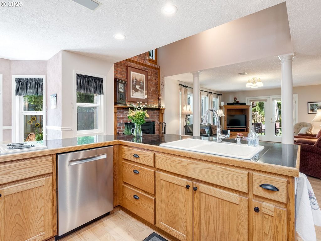 Image 21 of property listing at 2145 Nw CHRYSTAL Dr, Mc Minnville, OR 97128