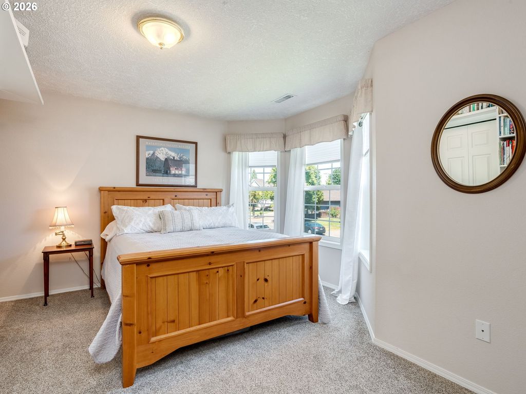 Image 30 of property listing at 2145 Nw CHRYSTAL Dr, Mc Minnville, OR 97128