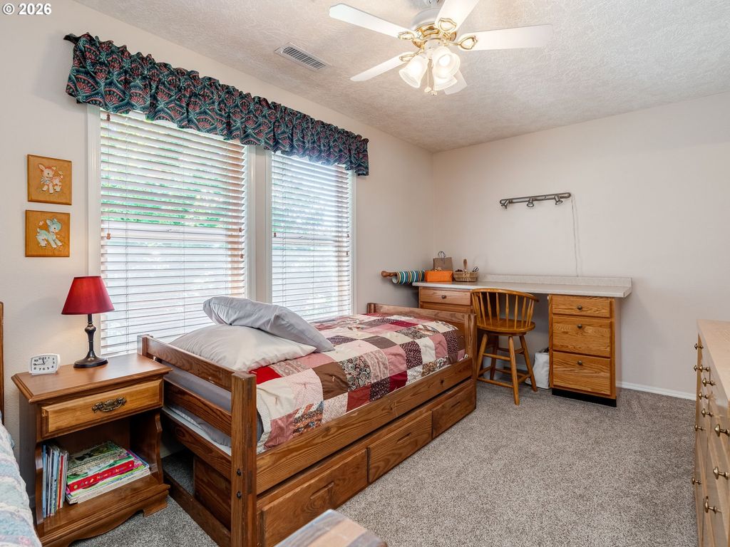 Image 35 of property listing at 2145 Nw CHRYSTAL Dr, Mc Minnville, OR 97128