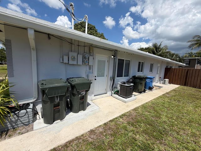 1077 NE 34th Street 2, Oakland Park, FL 33334