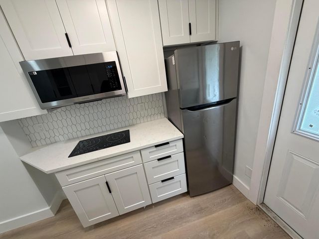 1077 NE 34th Street 2, Oakland Park, FL 33334