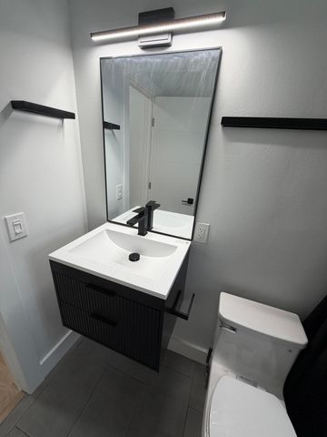 1077 NE 34th Street 2, Oakland Park, FL 33334