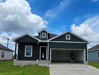 511 Halfmoon DR, Lockhart, TX 78644