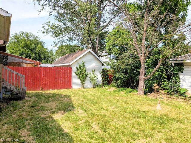 864 10th Street NE, Massillon, OH 44646