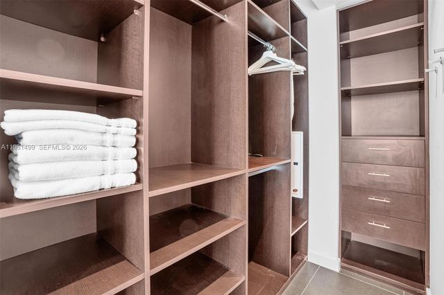 690 SW 1st Ct 1716, Miami, FL 33130