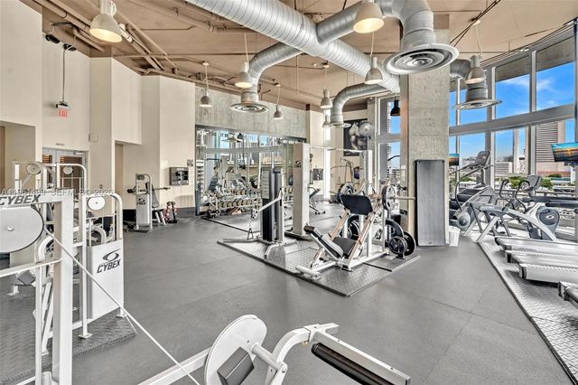 690 SW 1st Ct 1716, Miami, FL 33130