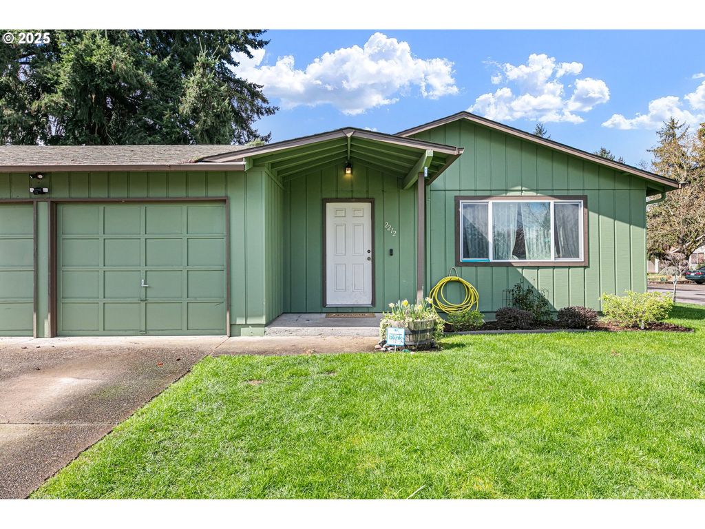 2212 LAURELHURST Dr, Eugene, OR 97402